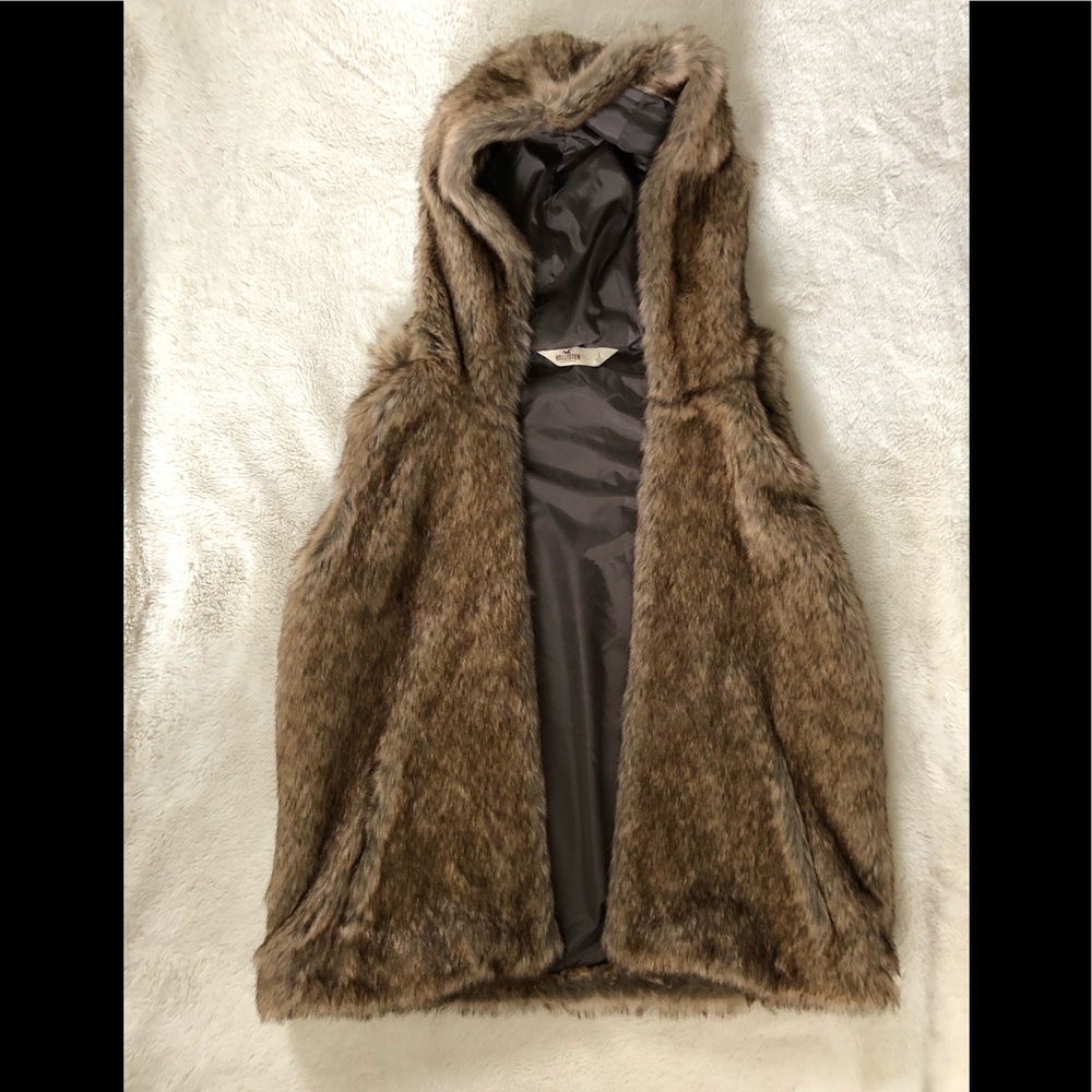 Hollister fur vest